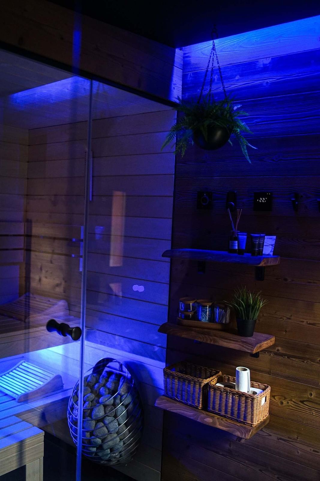 Sauna nasvícená modře